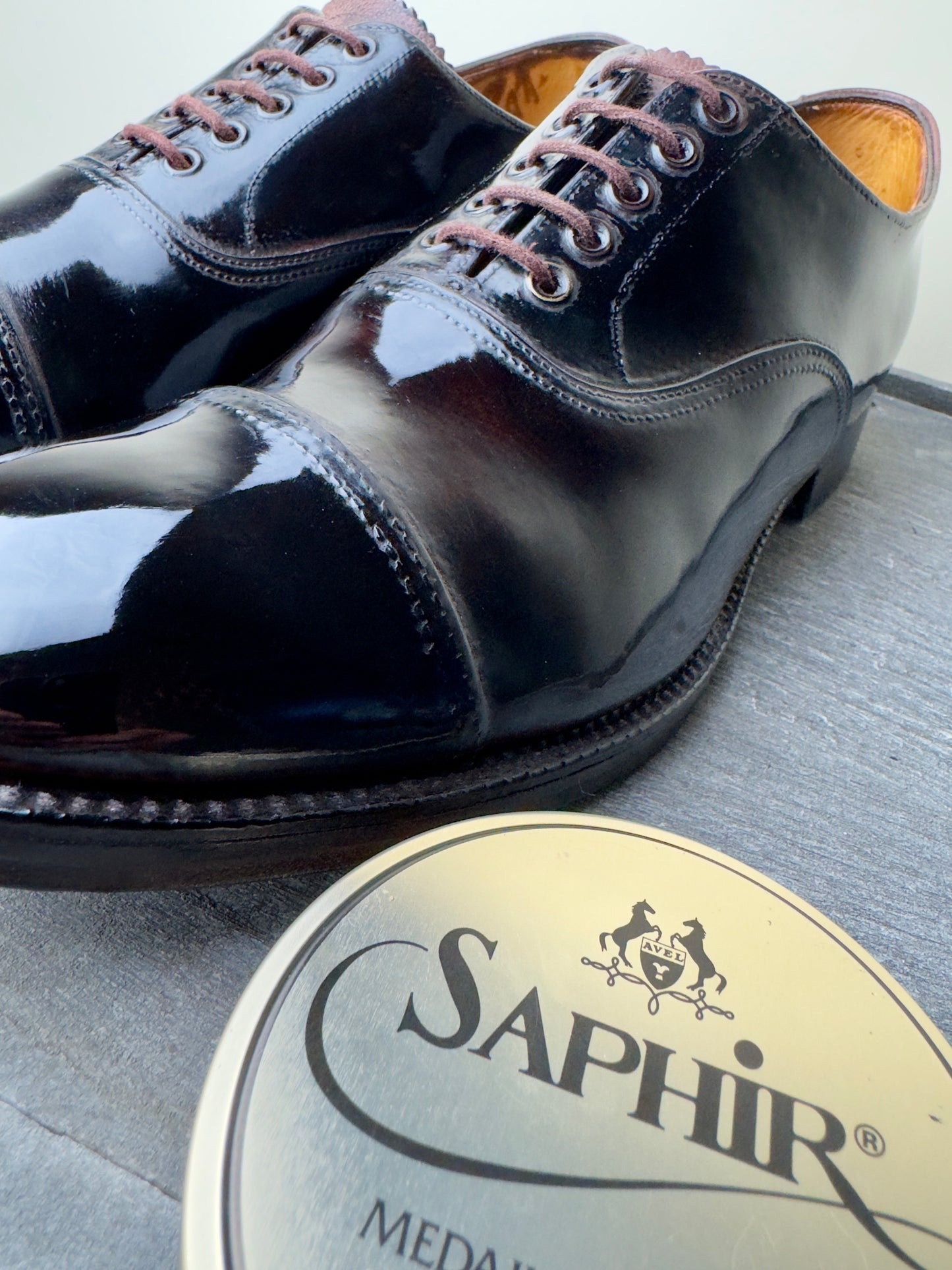 Mirror Shined shoes with Saphir Mirror Gloss 75ml leather care product
